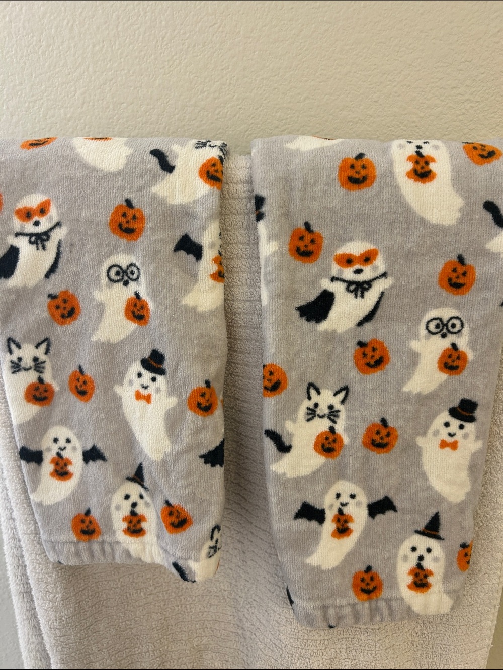 Halloween Ghosts and Pumpkins bathroom towels